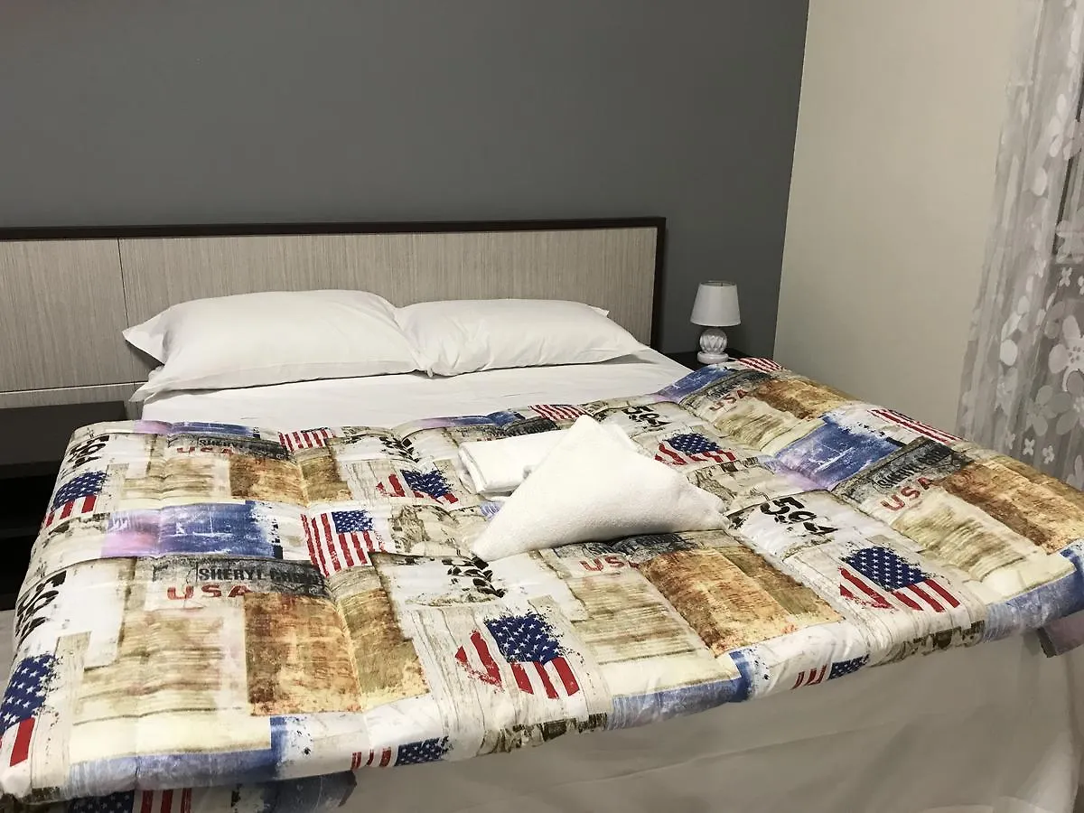 Hotel Paris Milano 2*,  Italia